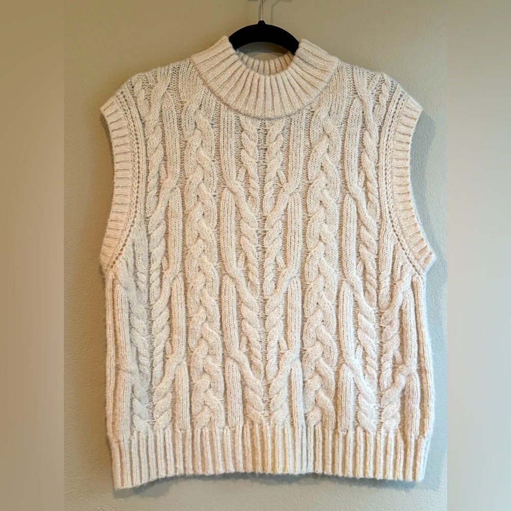 NWOT! Mock Neck Sleeveless Sweater
